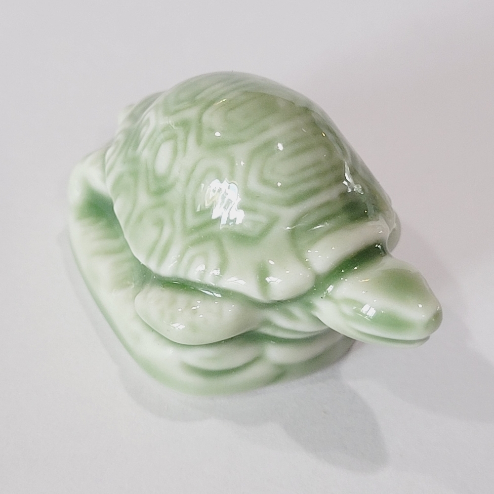 Wade Sea Turtle miniature porcelain figurine vintage